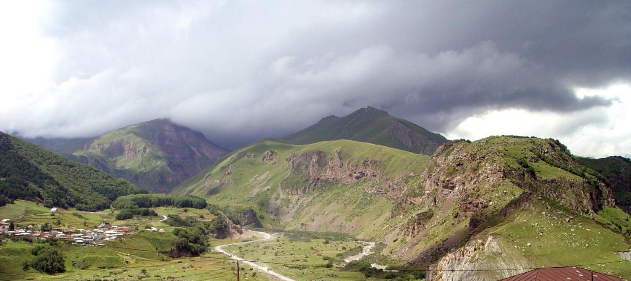 Guest House Sunset Kazbegi Ngoại thất bức ảnh