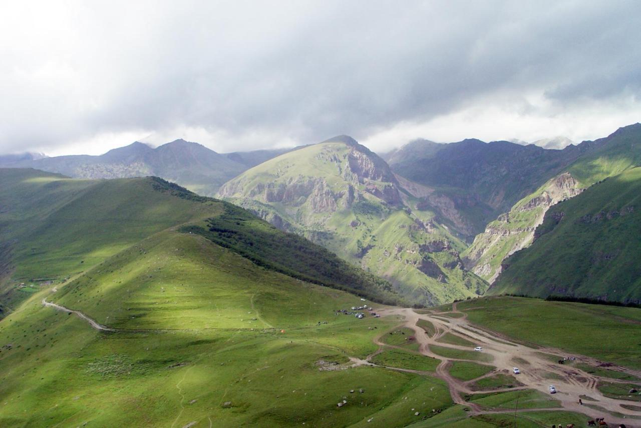 Guest House Sunset Kazbegi Ngoại thất bức ảnh